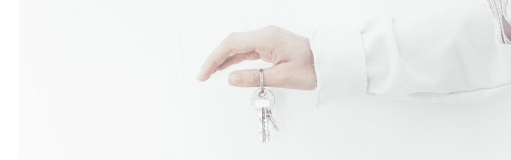 A person holding some keys